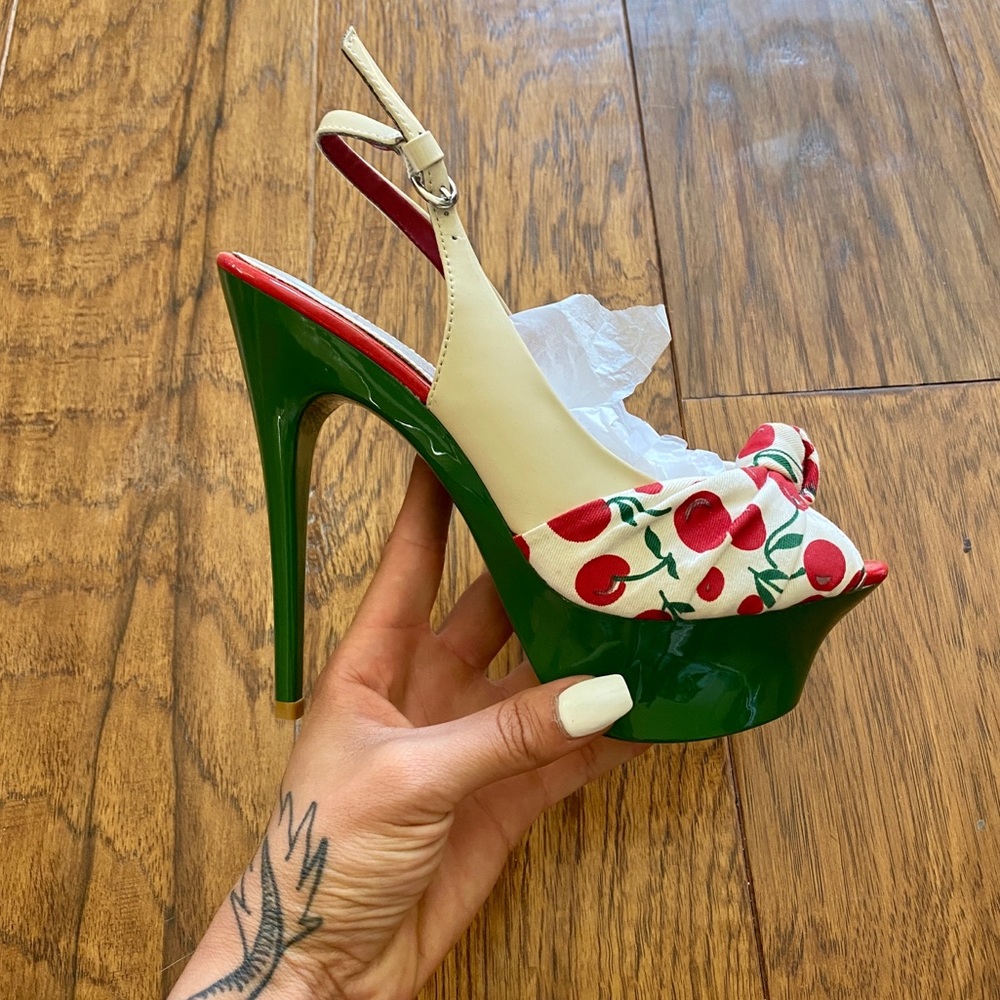 New with tags 🍒 Bebe Roxanne Cherry Platform